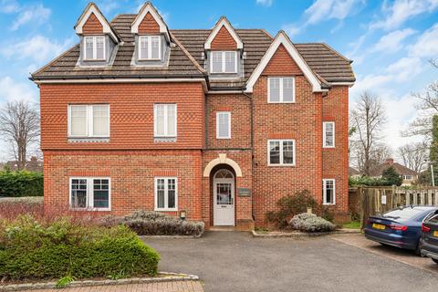 Heathlands Close, Sunbury-on-Thames, Surrey, TW16
