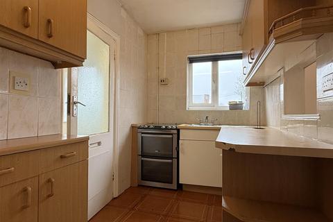 3 bedroom semi-detached house for sale, Pendeford Avenue, Claregate