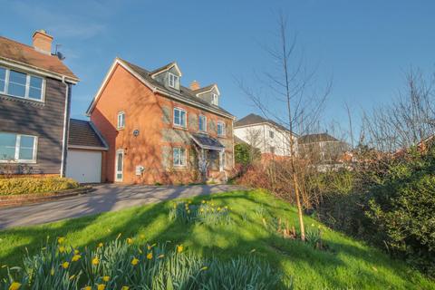 Cedar Avenue, Haywards Heath, RH16