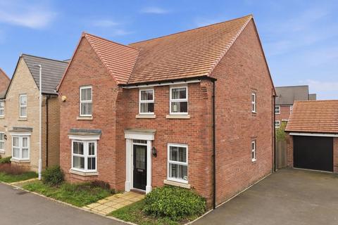 4 bedroom detached house for sale, Osborne Close, Halstead, CO9
