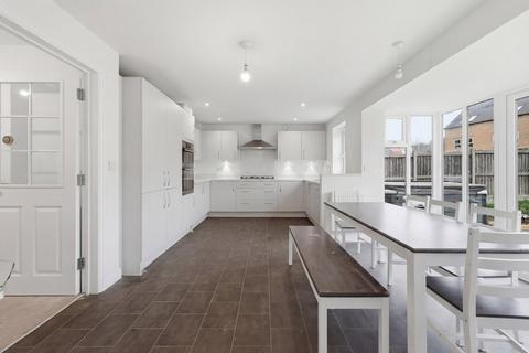 4 bedroom detached house for sale, Osborne Close, Halstead, CO9