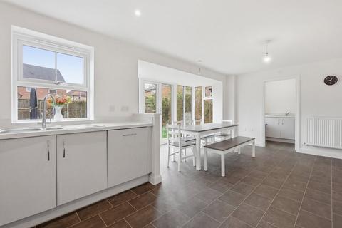4 bedroom detached house for sale, Osborne Close, Halstead, CO9