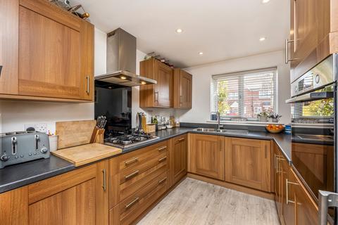 3 bedroom terraced house for sale, Pelling Way, Broadbridge Heath, RH12