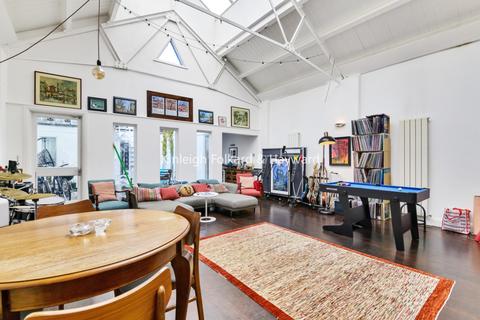 3 bedroom house to rent, Terretts Place, Islington, London, N1