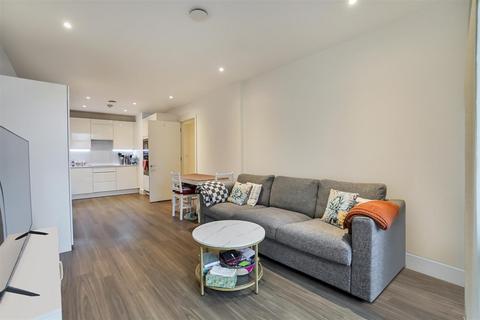 1 bedroom flat for sale, Frazer Nash Close, Isleworth TW7