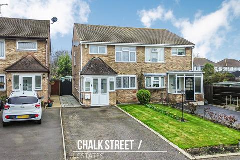 3 bedroom semi-detached house for sale, Carisbrooke Close, Hornchurch, RM11