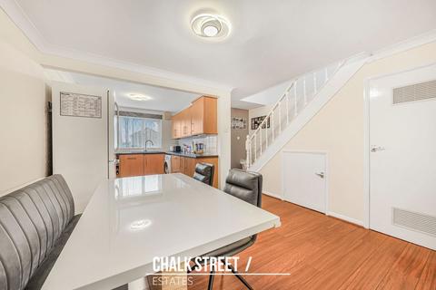 3 bedroom semi-detached house for sale, Carisbrooke Close, Hornchurch, RM11