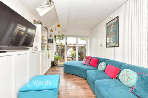 3 bedroom terraced house for sale, Livingstone Road, Gillingham ME7