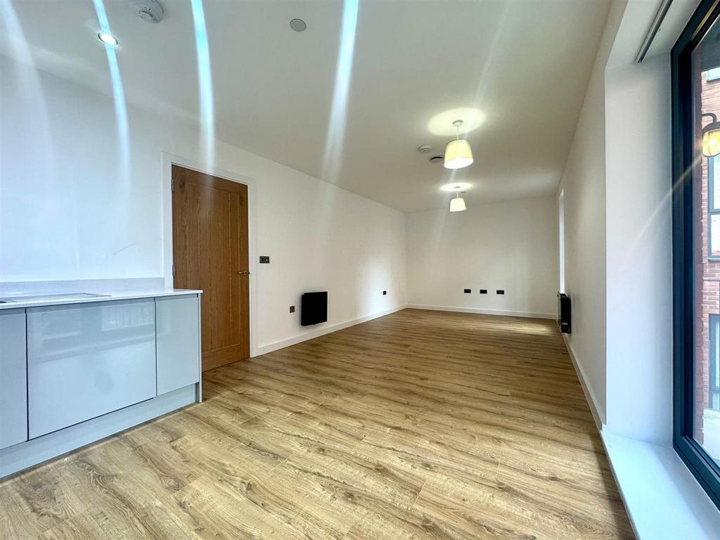 Living room pic 5.jpeg