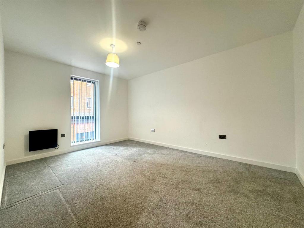 Bedroom 1 pic 1.jpeg