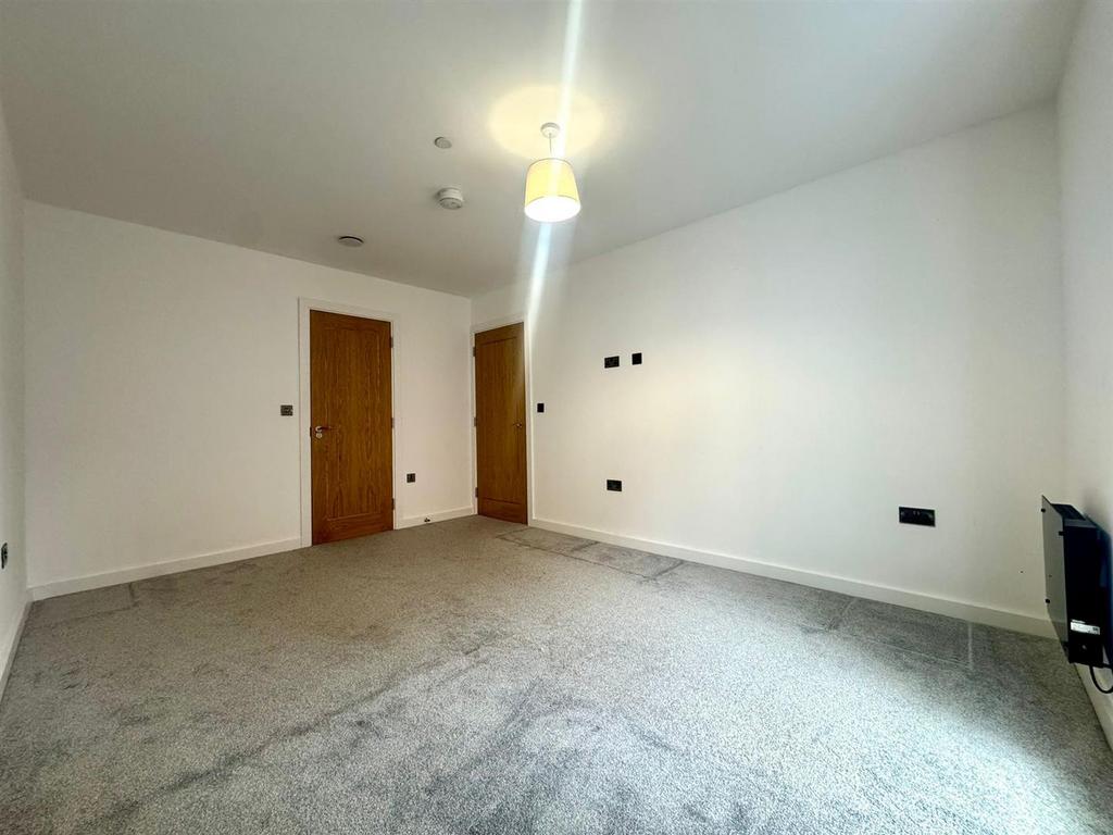 Bedroom 1 pic 2.jpeg