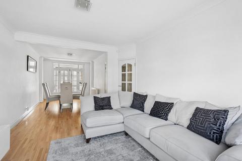 4 bedroom semi-detached house for sale, Holmwood Close, North Harrow HA2