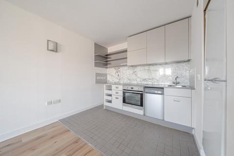 2 bedroom flat to rent, Deals Gateway London SE13