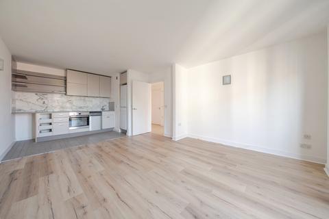 2 bedroom flat to rent, Deals Gateway London SE13