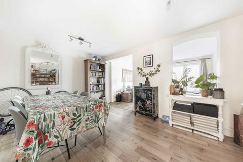 undefined, Second Cross Road, Twickenham TW2