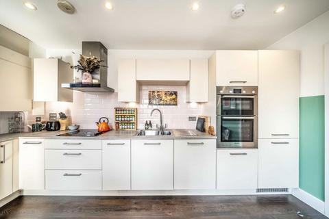1 bedroom flat for sale, London Road, Isleworth TW7