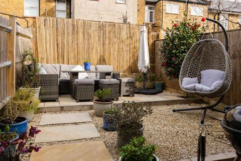 2 bedroom terraced house for sale, Lessingham Avenue, London SW17