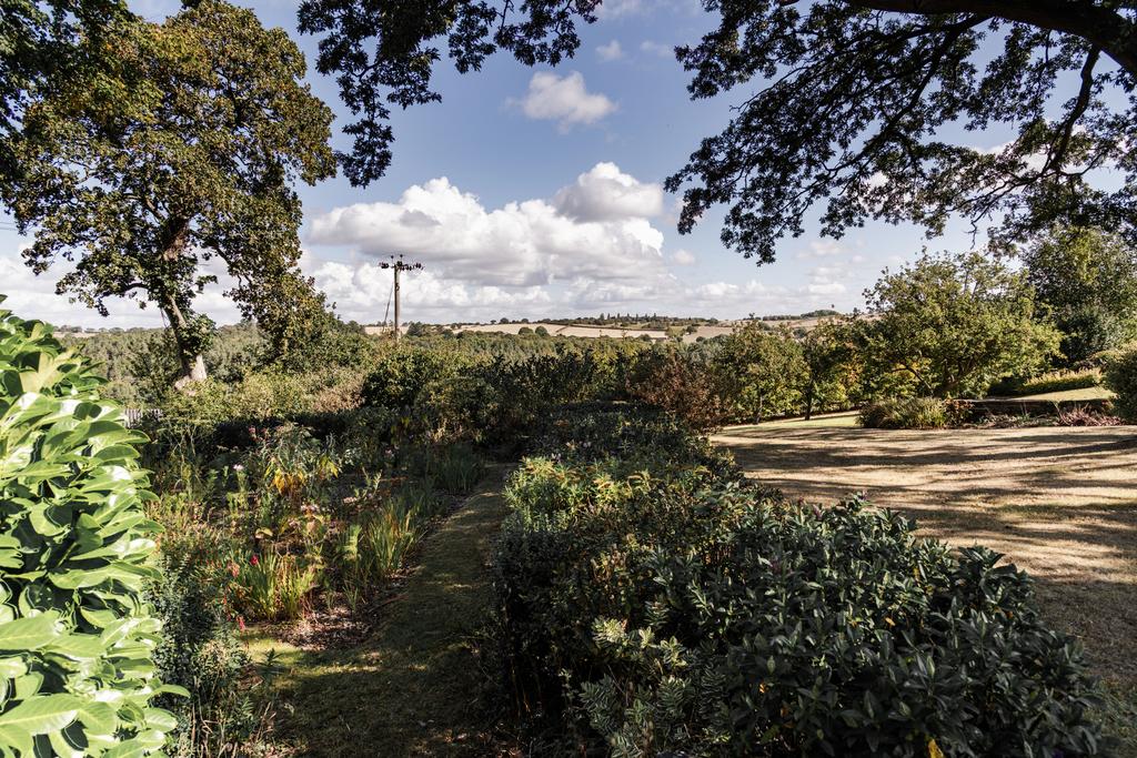 308182 - Emley Woodhouse 18.jpg