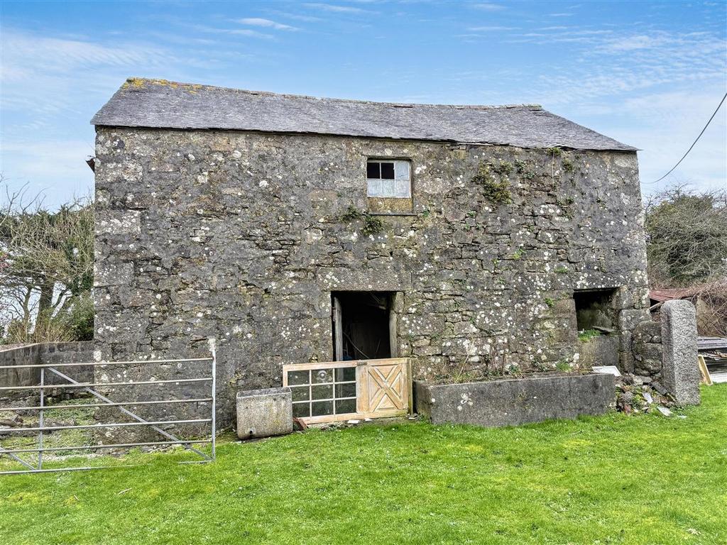 Detached barn