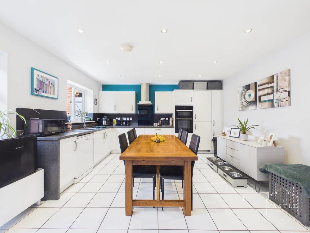 Dining kitchen