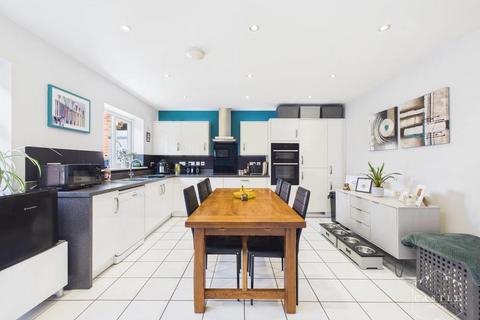 4 bedroom detached house for sale, Holywell Fields, Hinckley