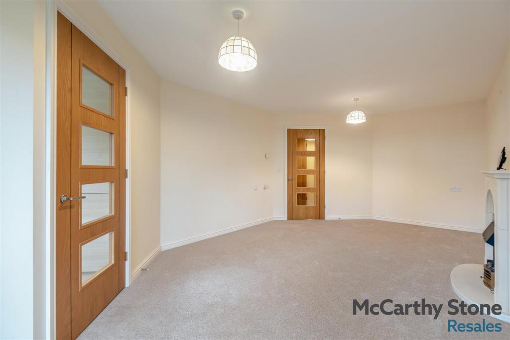 8680374-interior11.jpg