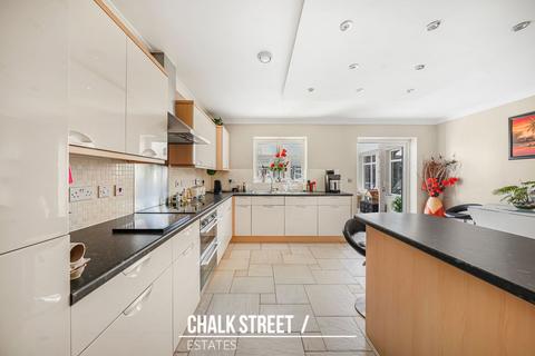 undefined, Elms Close, Hornchurch, RM11