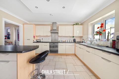 undefined, Elms Close, Hornchurch, RM11