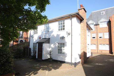 BRIDGE STREET, LEATHERHEAD, KT22
