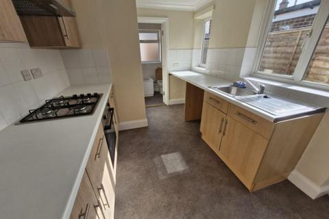 3 bedroom terraced house to rent, Nelson Avenue, Portsmouth PO2
