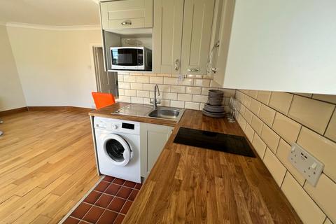 1 bedroom flat to rent, Byng Drive, Potters Bar, EN6