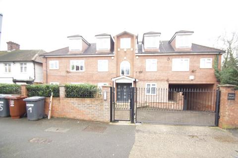 2 bedroom apartment to rent, Southbourne Crescent, London, NW4