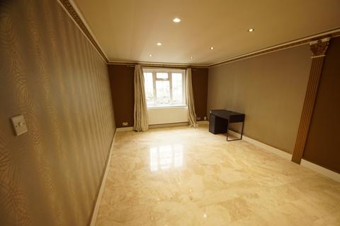 2 bedroom apartment to rent, Southbourne Crescent, London, NW4