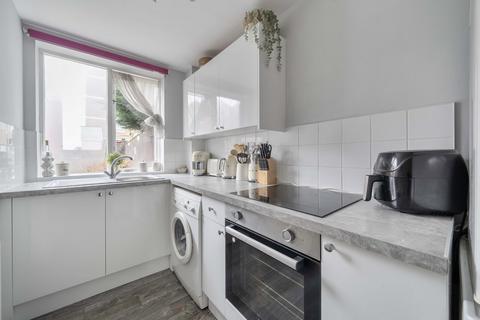 1 bedroom maisonette to rent, Sherborne Court, The Mount, Guildford, GU2