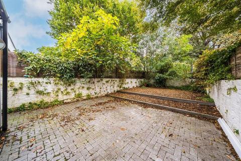2 bedroom flat to rent, Lena Gardens, London W6