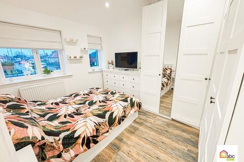 1 bedroom flat to rent, Valence Avenue, Dagenham