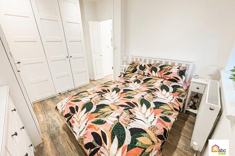 1 bedroom flat to rent, Valence Avenue, Dagenham