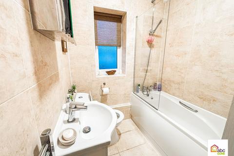 1 bedroom flat to rent, Valence Avenue, Dagenham