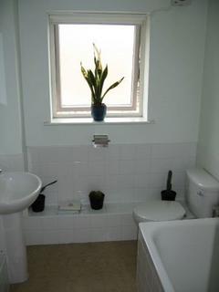 2 bedroom flat to rent, Wharf Road, Nottingham NG7