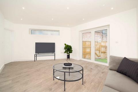 Berrymead Gardens, London W3