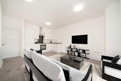 2 bedroom flat for sale, Berrymead Gardens, London W3