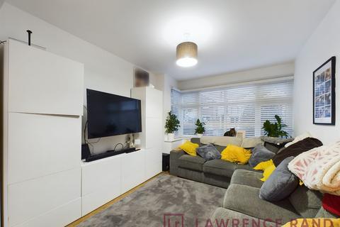 3 bedroom semi-detached house to rent, Fairholme Crescent, Hayes, UB4