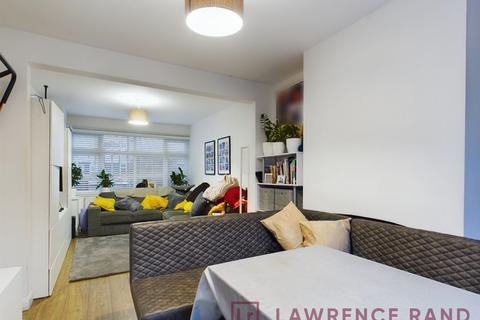 3 bedroom semi-detached house to rent, Fairholme Crescent, Hayes, UB4