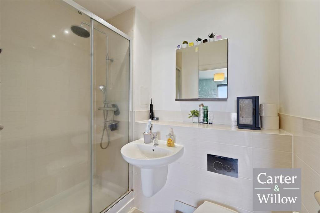 En suite shower