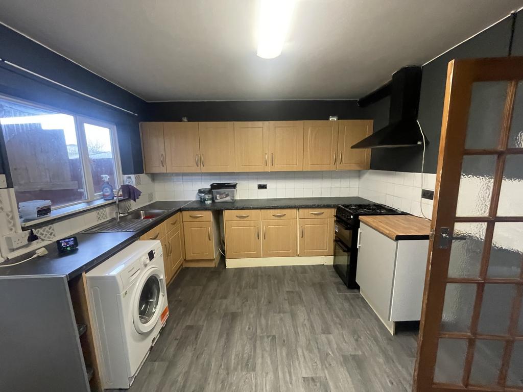 Kitchen 1.jpeg