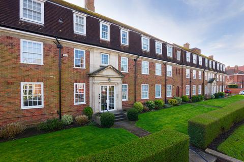 3 bedroom flat for sale, Sandgate Road, Folkestone, CT20