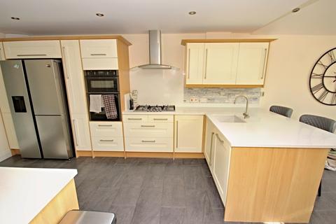 3 bedroom detached house for sale, Beaver Road, Allington ME16