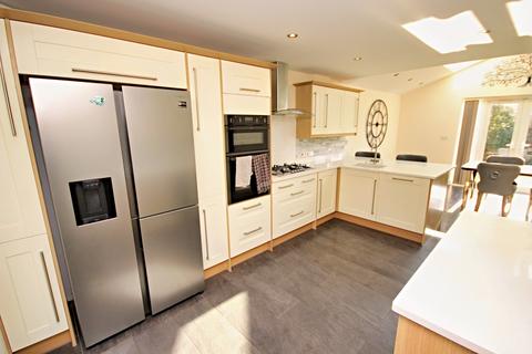 3 bedroom detached house for sale, Beaver Road, Allington ME16