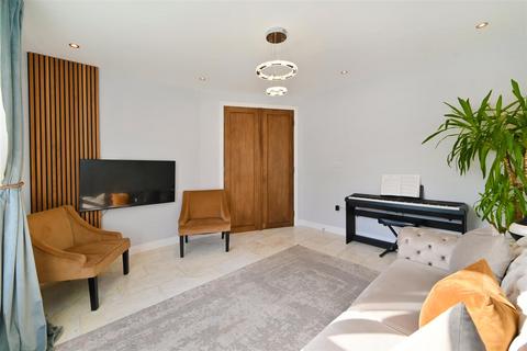 2 bedroom terraced house to rent, Bentworth Road, London