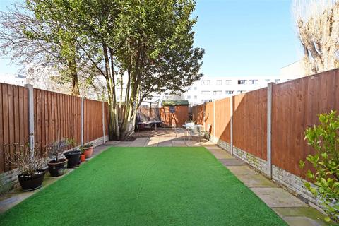 2 bedroom terraced house to rent, Bentworth Road, London